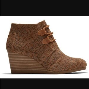 NWT TOMS size 10 wedges